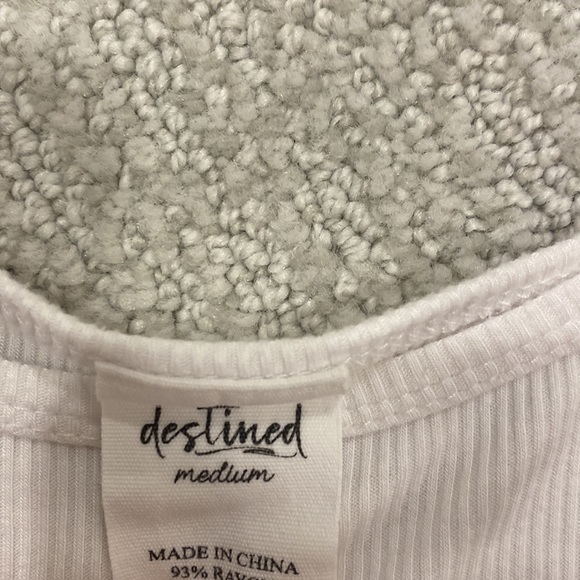 White ribbed Tilly’s baby tee - Picture 2 of 2